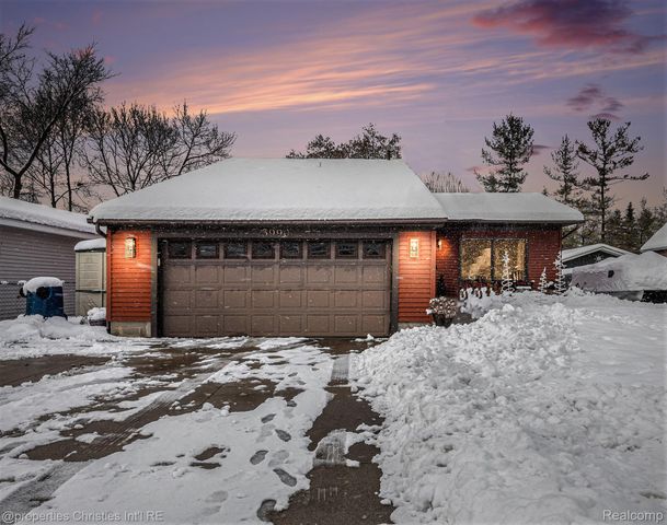 3990 Cresthaven Drive, Waterford Charter Township, MI 48328