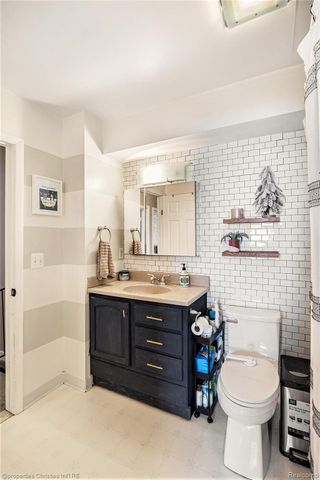 3990 Cresthaven Drive, Waterford Charter Township, MI 48328