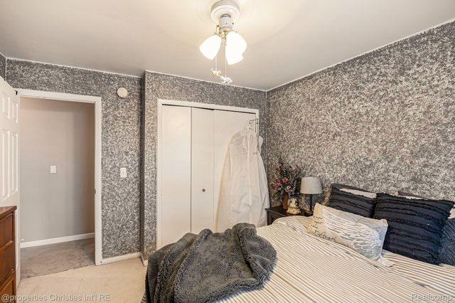 3990 Cresthaven Drive, Waterford Charter Township, MI 48328