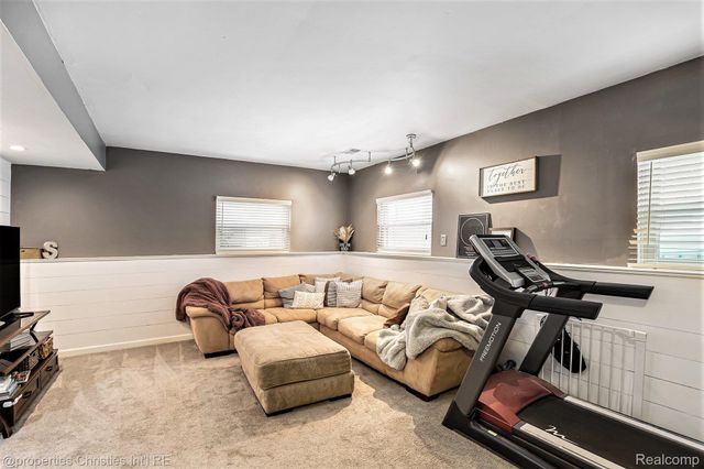 3990 Cresthaven Drive, Waterford Charter Township, MI 48328