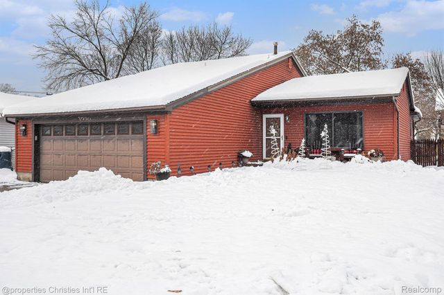 3990 Cresthaven Drive, Waterford Charter Township, MI 48328