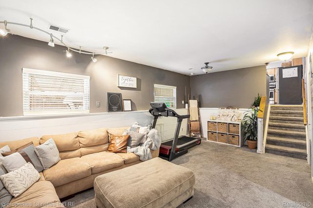 3990 Cresthaven Drive, Waterford Charter Township, MI 48328