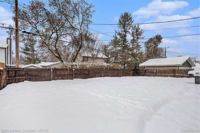 3990 Cresthaven Drive, Waterford Charter Township, MI 48328