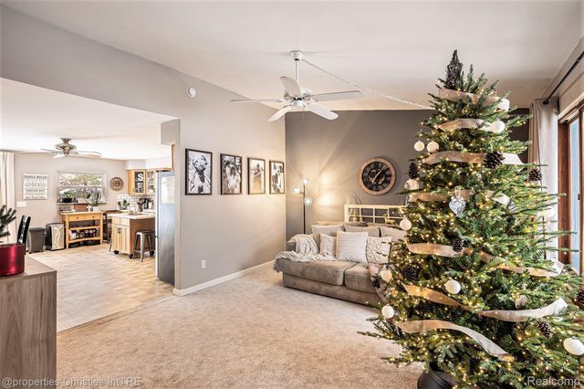 3990 Cresthaven Drive, Waterford Charter Township, MI 48328