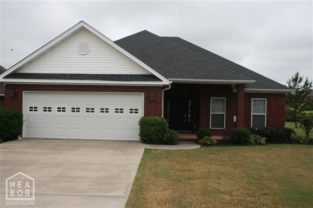 208 Lake Drive, Jonesboro, AR 72405
