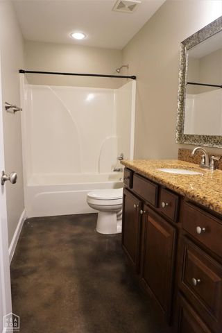 208 Lake Drive, Jonesboro, AR 72405