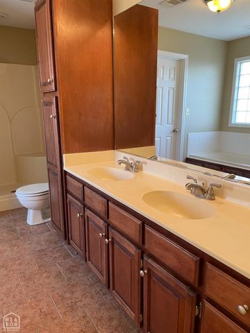 208 Lake Drive, Jonesboro, AR 72405