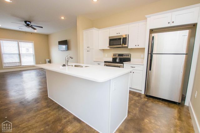 208 Lake Drive, Jonesboro, AR 72405