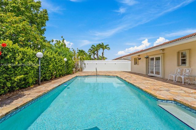 13390 SW 1st St, Miami, FL 33184