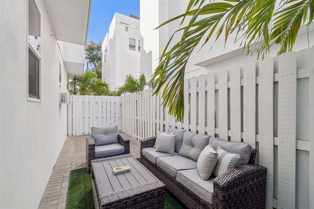 3100 W PAUL AVENUE 10, Tampa, FL 33611