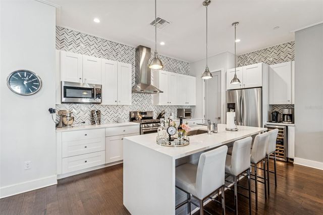 3100 W PAUL AVENUE 10, Tampa, FL 33611