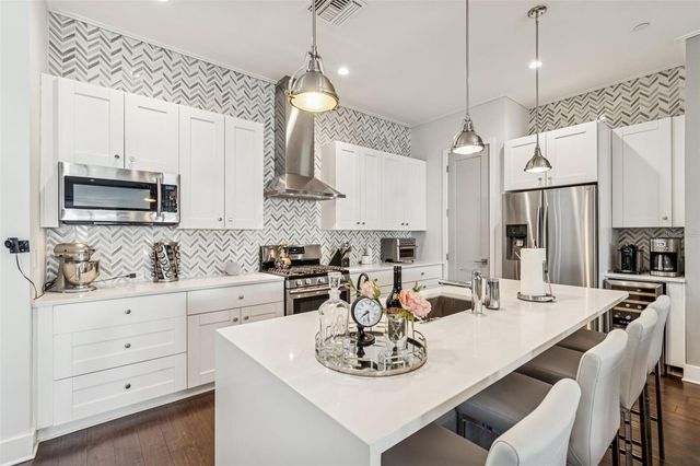 3100 W PAUL AVENUE 10, Tampa, FL 33611