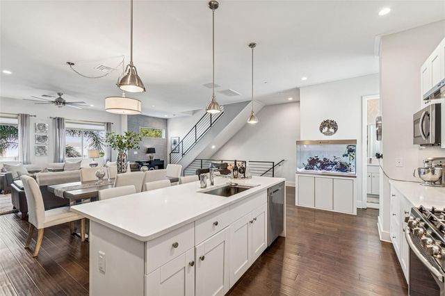 3100 W PAUL AVENUE 10, Tampa, FL 33611