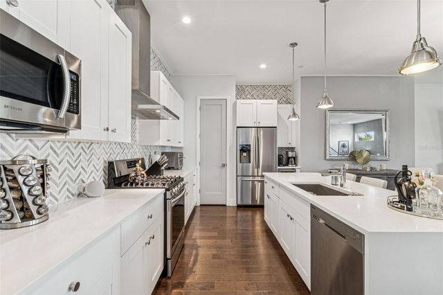 3100 W PAUL AVENUE 10, Tampa, FL 33611