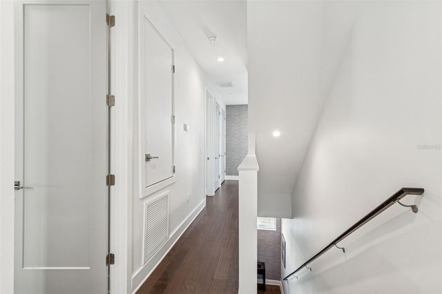 3100 W PAUL AVENUE 10, Tampa, FL 33611