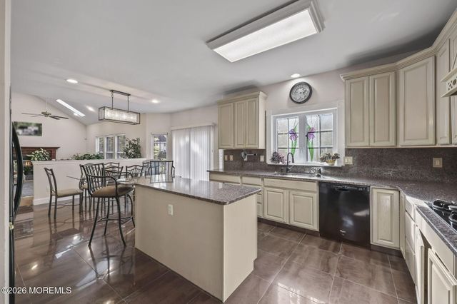 2 Gray Court, Manalapan, NJ 07726