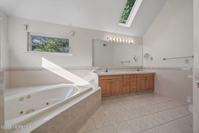 2 Gray Court, Manalapan, NJ 07726