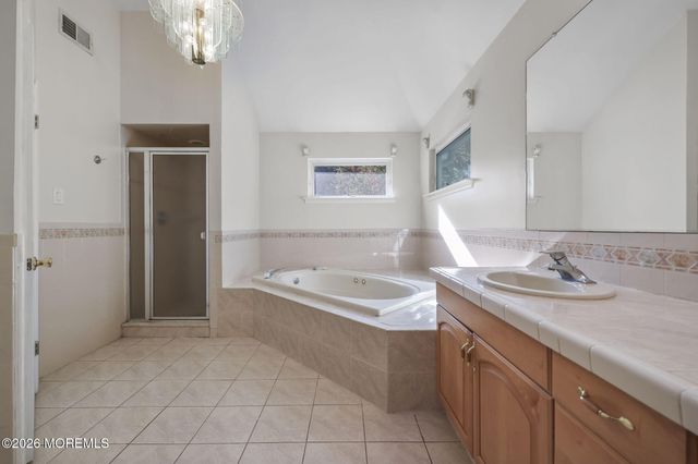 2 Gray Court, Manalapan, NJ 07726
