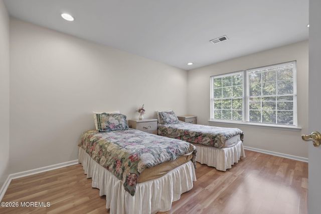 2 Gray Court, Manalapan, NJ 07726