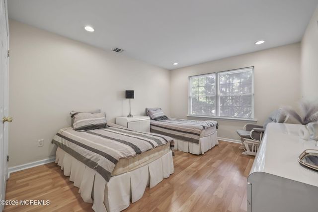 2 Gray Court, Manalapan, NJ 07726