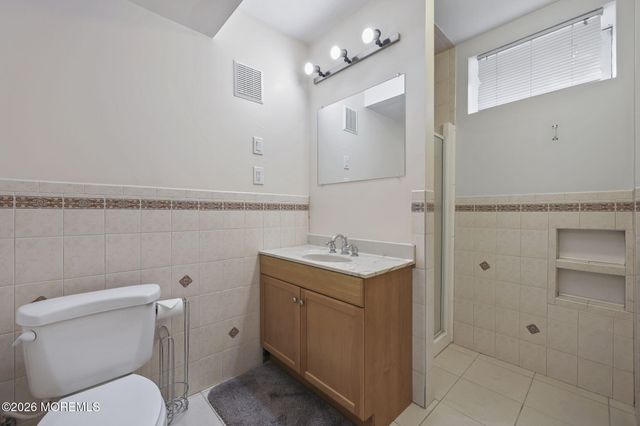 2 Gray Court, Manalapan, NJ 07726