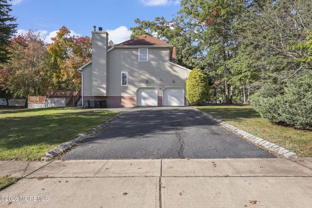 2 Gray Court, Manalapan, NJ 07726