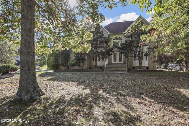2 Gray Court, Manalapan, NJ 07726