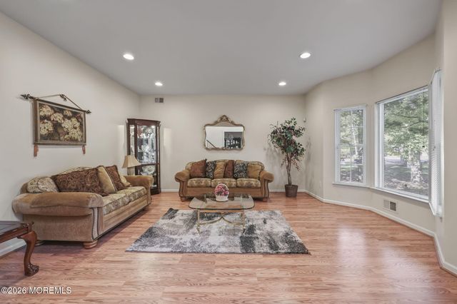 2 Gray Court, Manalapan, NJ 07726