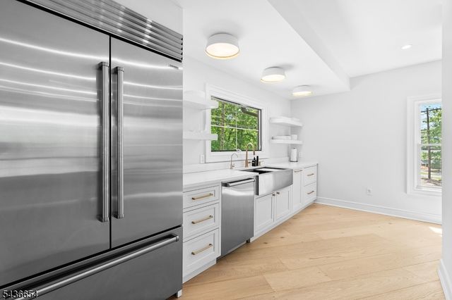 9 Hilltop Rd, Kinnelon Boro, NJ 07405