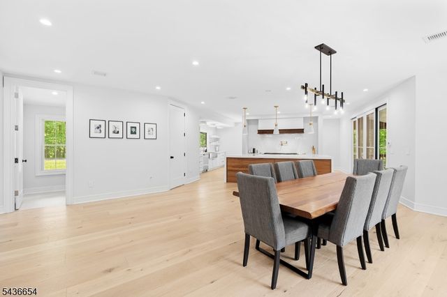 9 Hilltop Rd, Kinnelon Boro, NJ 07405