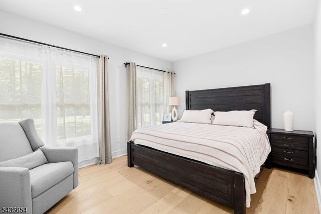 9 Hilltop Rd, Kinnelon Boro, NJ 07405