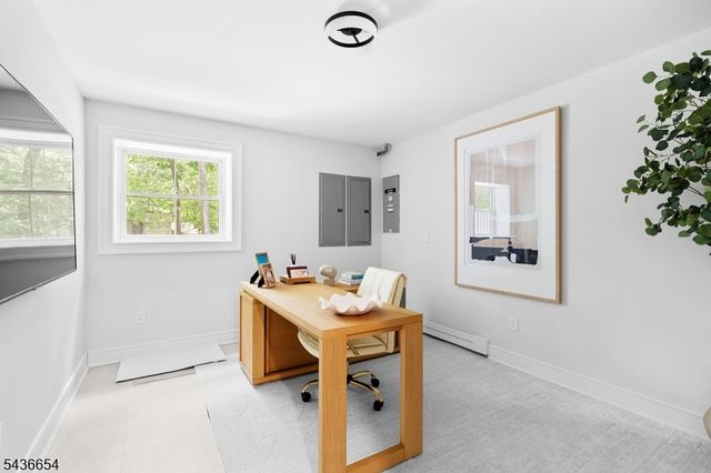 9 Hilltop Rd, Kinnelon Boro, NJ 07405