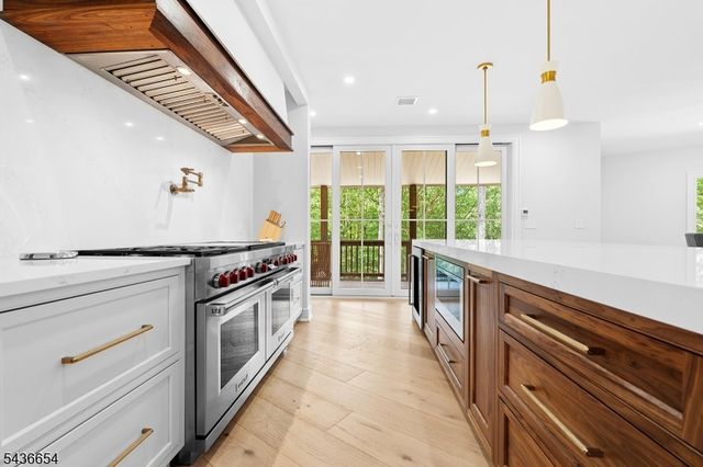 9 Hilltop Rd, Kinnelon Boro, NJ 07405