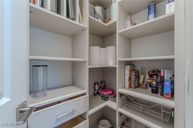 11359 Winter Cottage Place, Las Vegas, NV 89135