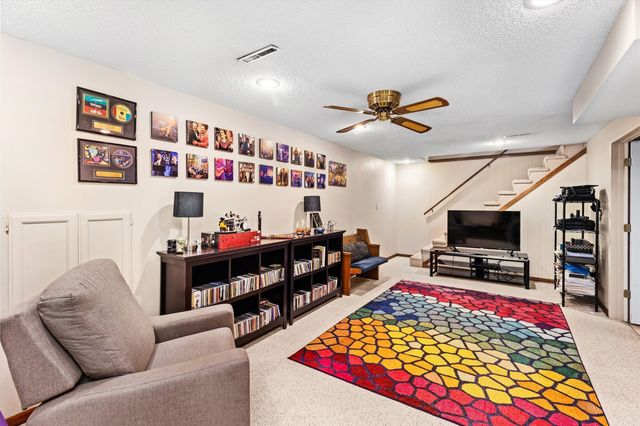 5745 Columbine Drive, Johnston, IA 50131