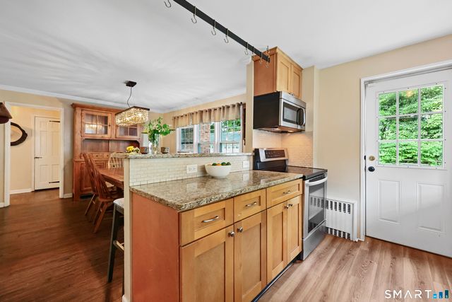 26 Fernbel Lane, West Hartford, CT 06107