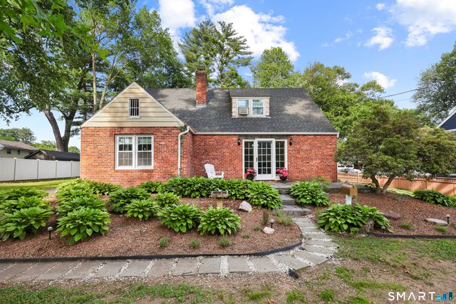 26 Fernbel Lane, West Hartford, CT 06107