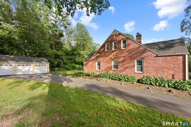 26 Fernbel Lane, West Hartford, CT 06107