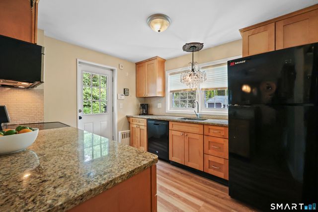 26 Fernbel Lane, West Hartford, CT 06107