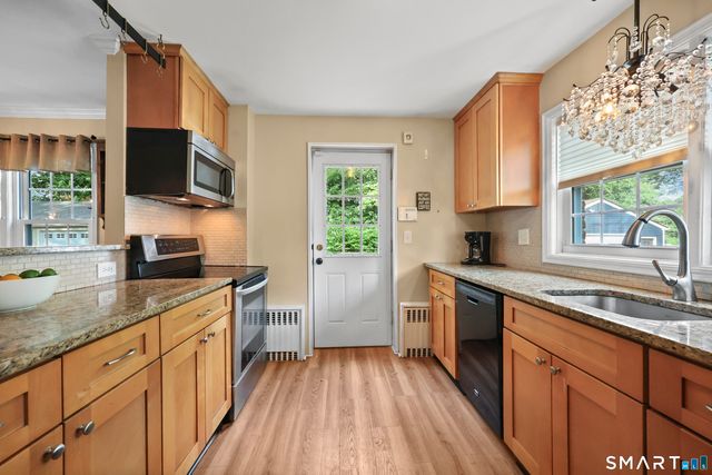 26 Fernbel Lane, West Hartford, CT 06107