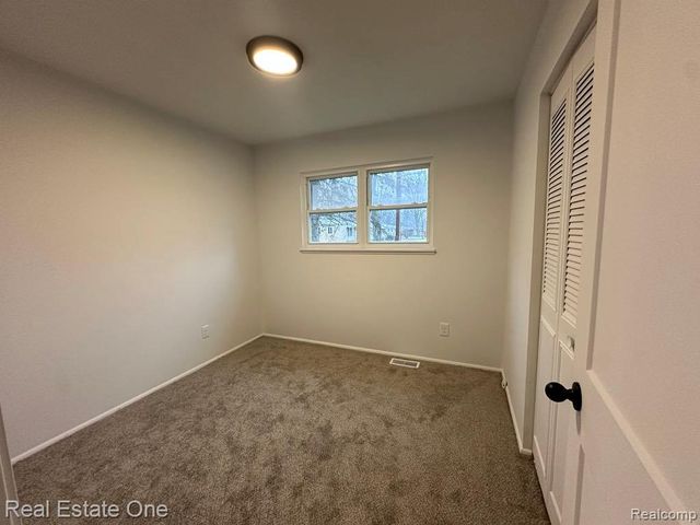 1507 Transue Avenue, Burton, MI 48509