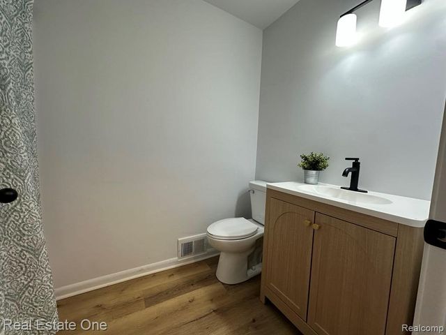 1507 Transue Avenue, Burton, MI 48509