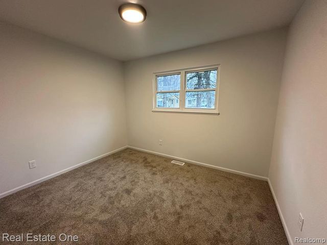 1507 Transue Avenue, Burton, MI 48509