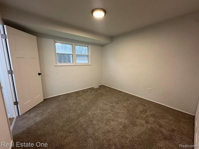 1507 Transue Avenue, Burton, MI 48509