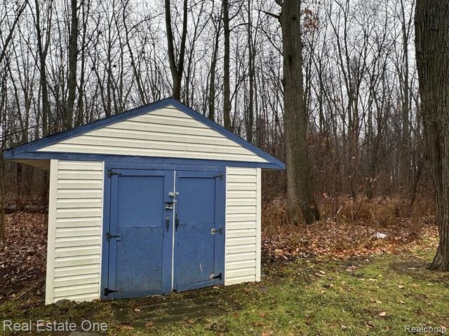 1507 Transue Avenue, Burton, MI 48509