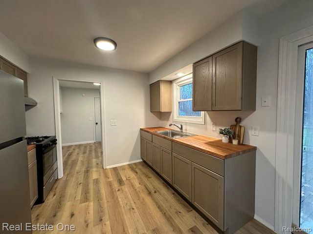 1507 Transue Avenue, Burton, MI 48509