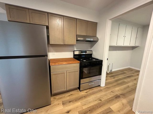 1507 Transue Avenue, Burton, MI 48509