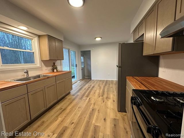 1507 Transue Avenue, Burton, MI 48509