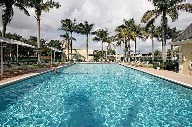 2200 NE 7th Street 1, Hallandale Beach, FL 33009