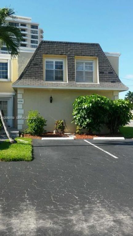 2200 NE 7th Street 1, Hallandale Beach, FL 33009